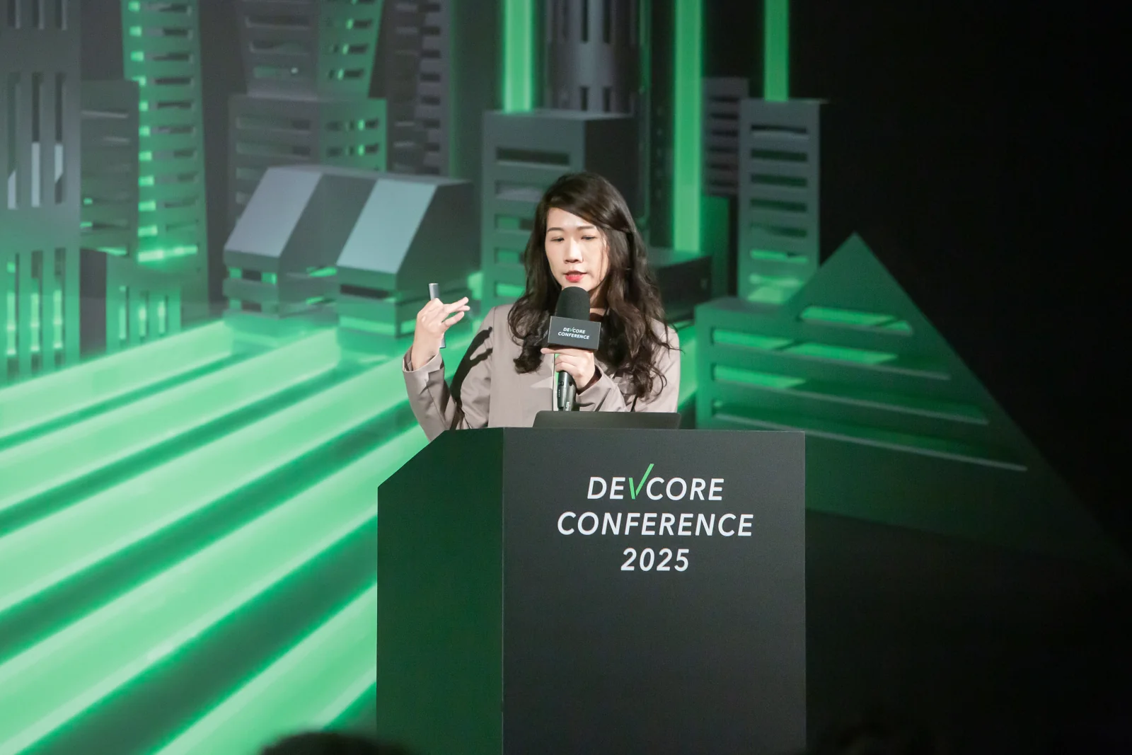 Ashley Shen presenting at DEVCORE Conference 2025